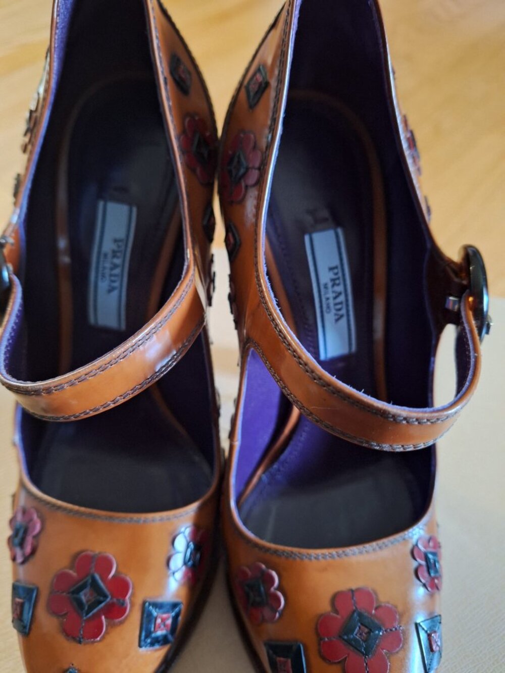 Prada platform heel with strap and flower detailing, cognac - Picture 7 of 7